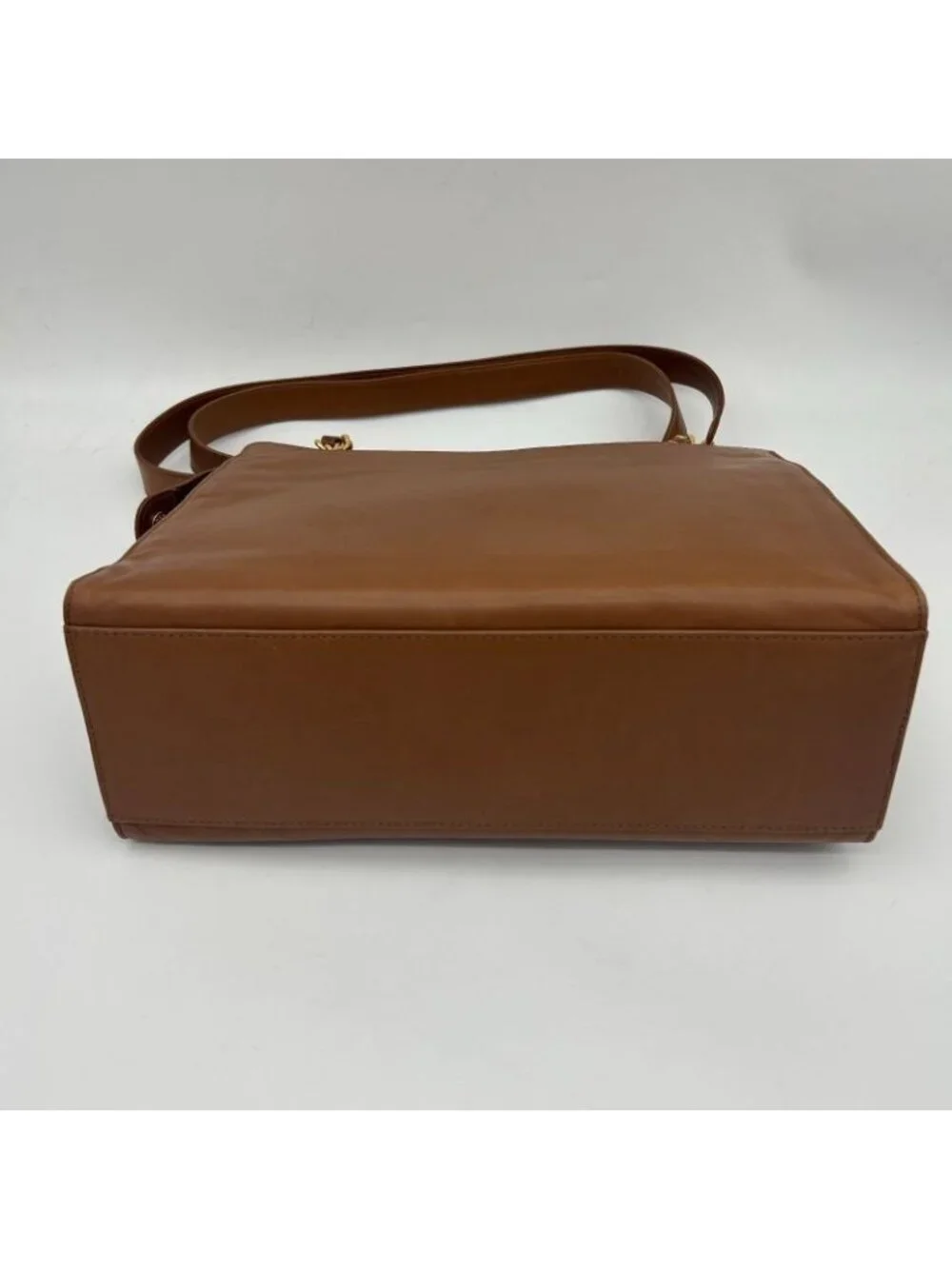 Chanel CC Logo Shoulder Bag - Picture 9 of 15